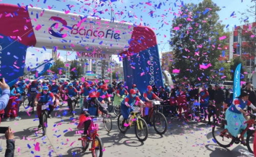 Banco FIE promovió la Carrera de Cholitas en bicicletas 2022 en la ciudad de El Alto