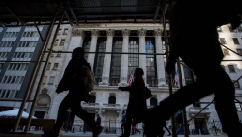Wall Street cierra con números rojos ante postura restrictiva de la Fed