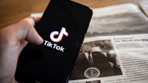 Trump apoya el acuerdo entre TikTok y Oracle y suspende la prohibición de su descarga