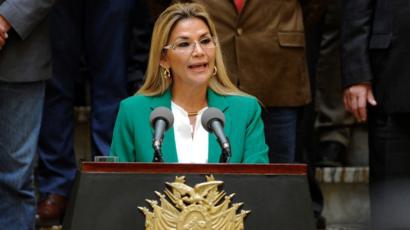 El Gobierno interino de Bolivia se divide y renuncian ministros por la economía