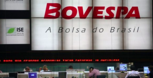 Bolsa de Sao Paulo llega a fin de año recuperada de derrumbe y un carrusel que gira con crisis económica
