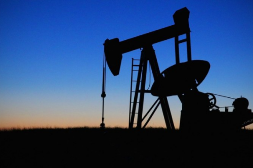 EU considera liberar reservas de petróleo