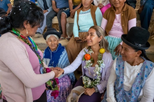 En el Día de la Mujer Boliviana, celebramos a aquellas que lideran el desafío de mejorar el acceso al agua en sus comunidades