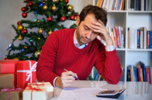 Cinco hábitos que pueden dañar sus finanzas durante las fiestas de fin de año