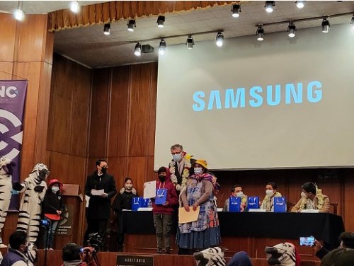 Samsung y la CNC- Bolivia firman convenio de cooperación y entregan dispositivos a estudiantes del macro distrito Cotahuma