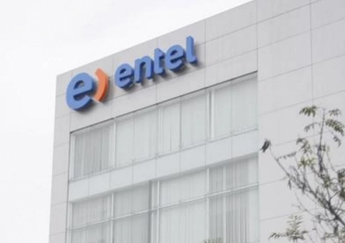 Entel recibe dos ofertas por data centers y pone a la venta su red de fibra óptica