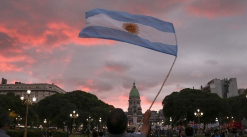 Bolsa argentina sube apoyada en FMI, aversión global al riesgo por Ucrania