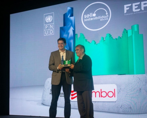 EMBOL primera empresa de bebidas en recibir el Sello de Sostenibilidad de Bolivia
