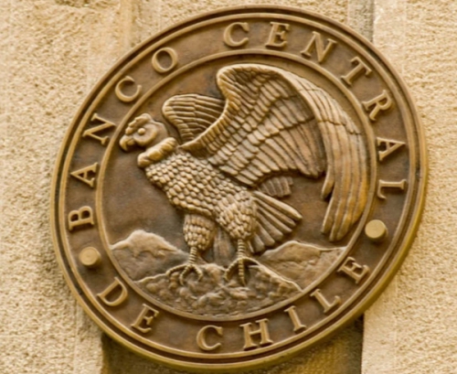 Banco Central de Chile interviene para impulsar el peso tras caída a mínimo histórico