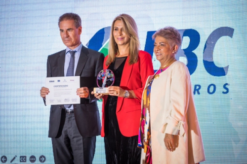 LBC Seguros es premiada por la Revista Cosas  por sus destacas acciones de RSE 