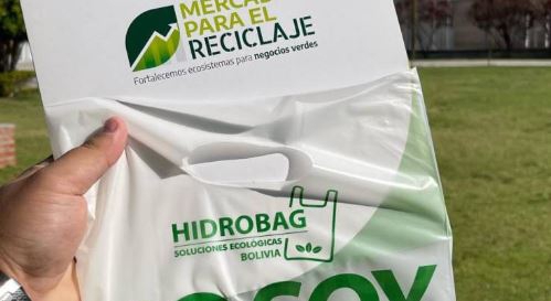 Empresa boliviana transforma almidón de yuca en bolsas biodegradables