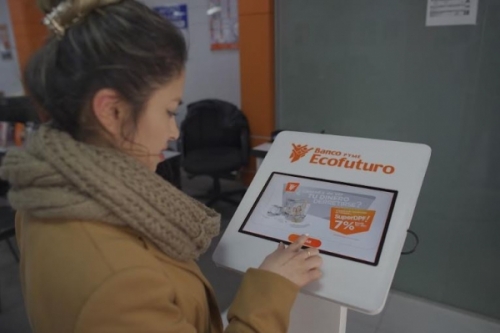Ecofuturo educa a la ciudadanía a través de su primer kiosko digital del Punto EcoEduca en la ciudad de La Paz