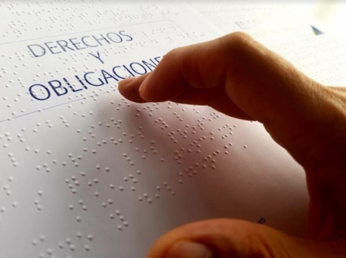 El BISA pone a disposición de personas ciegas contrato de apertura de cuenta en braille 