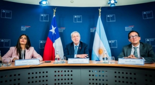 Chile y Argentina formarán grupo de trabajo en litio y salares