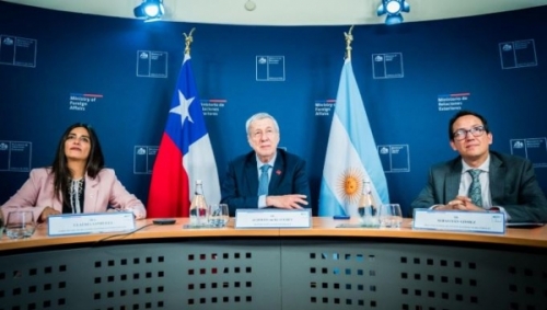 Chile y Argentina formarán grupo de trabajo en litio y salares