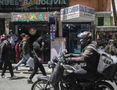 Bolivia profundiza inversión en basura según Fitch ante la caída de reservas registrada