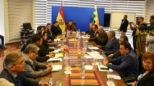 Gobierno boliviano y empresarios del país acordaron 10 puntos para generar reservas de dólares