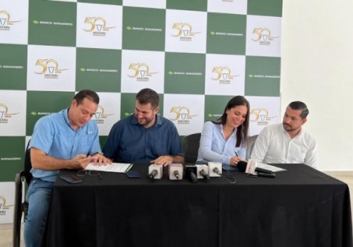 Banco Ganadero firma convenio con Asocebú para fortalecer el sector pecuario