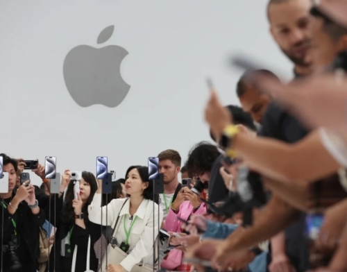 Apple se recupera gracias a pronóstico optimista y recompra de acciones sin precedentes