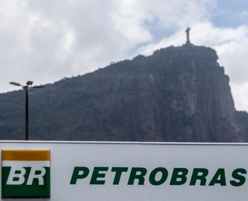 Petrobras, Brasil, frena pagos de dividendos políticamente tensos por explosión política