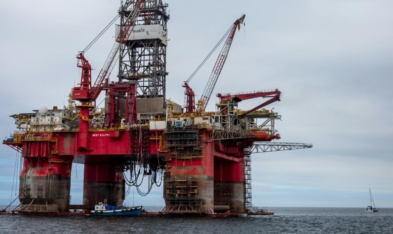 Asociación de Carlos Slim y Pemex iría por explotación petrolera en aguas profundas