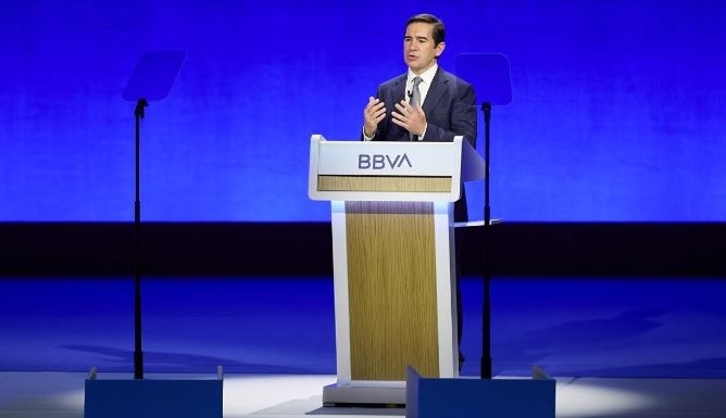 Accionistas de BBVA aprueban ampliación de capital con miras a la OPA a Sabadell