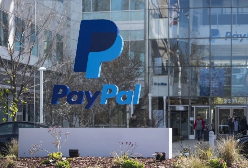 PayPal realiza su primera transacción comercial con su criptomoneda estable 