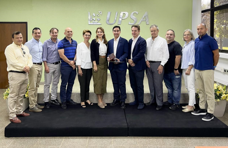 UPSA entrega reconocimiento a la CAO por sus 60 años aportando al desarrollo local y nacional