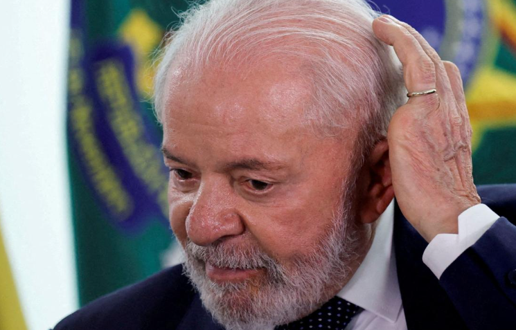 Brasil: Lula da Silva firma decreto del salario mínimo para 2025 y supera los US$ 240