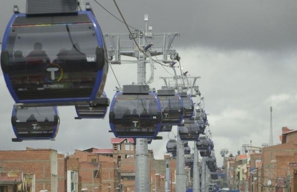 BID muestra interés en financiar la nueva línea Carmesí del Teleférico de La Paz en Bolivia