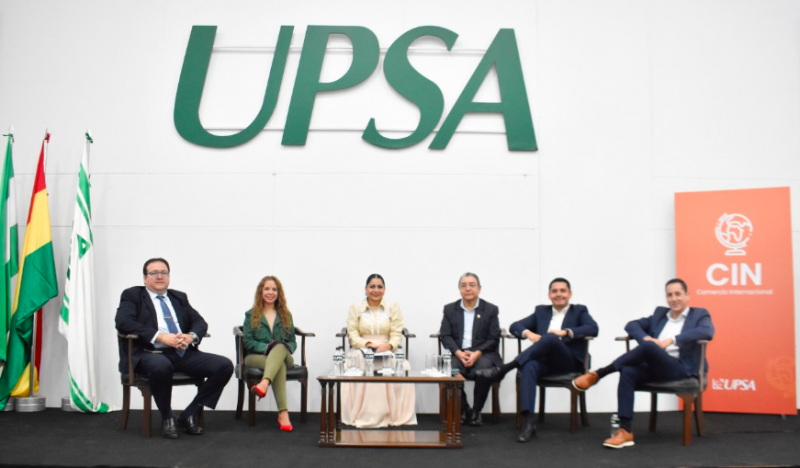 La UPSA Organizó Foro de Comercio Internacional