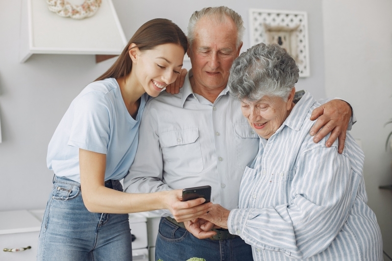 Tres claves para fortalecer el bienestar financiero de los adultos mayores