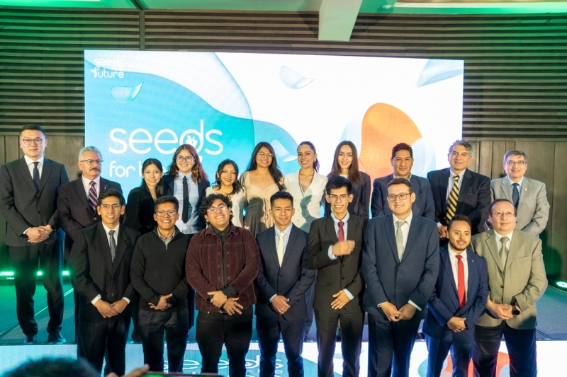 Estudiantes destacados en el programa Semillas para el Futuro de Huawei