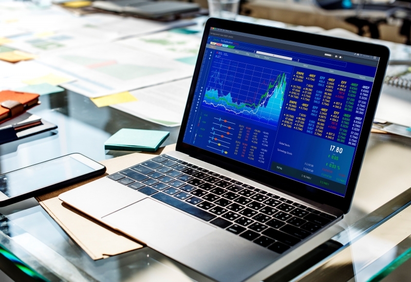 La UPSA se asocia con TradingView para revolucionar la educación financiera