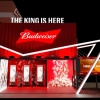 El enigmático contenedor rojo de Budweiser ya llegó a Expocruz 2025