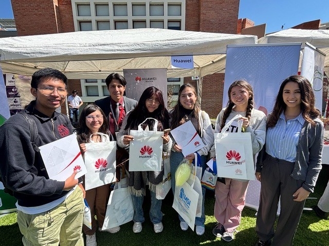 Huawei conecta talento joven en la Feria de Empleabilidad UPB 2025