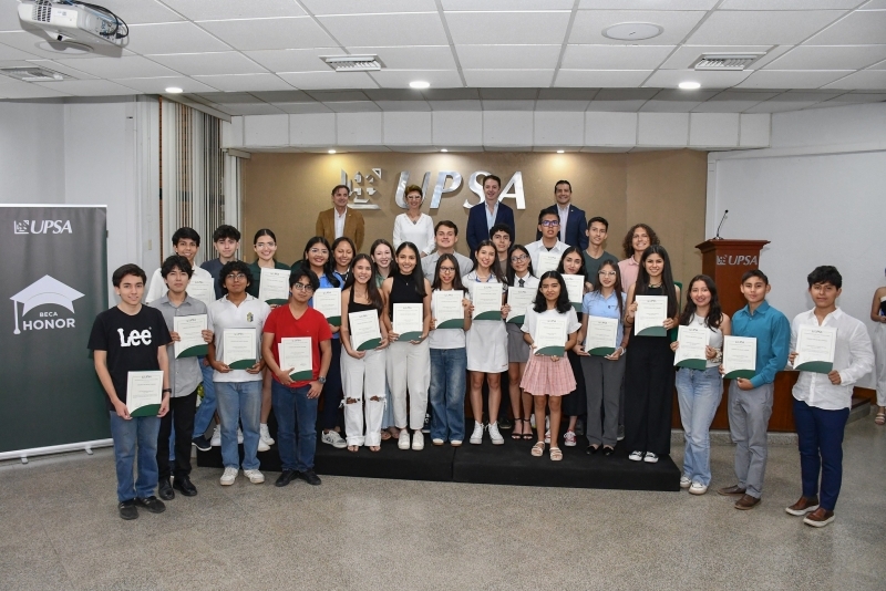 La UPSA entregó la Beca Honor a los mejores bachilleres de colegio