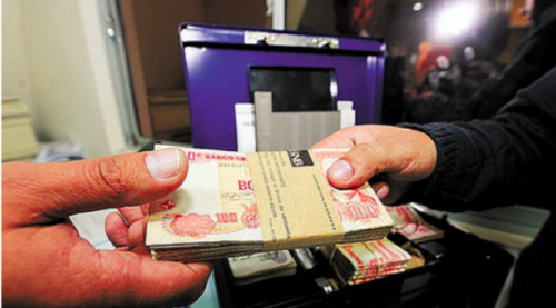 Ministro Iván Arias pide a la banca dinamizar el Crédito 1,2,3