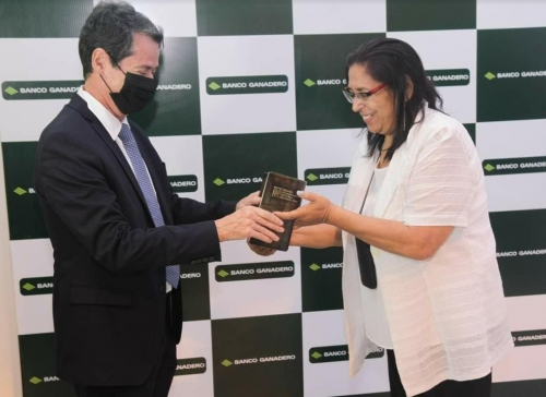 El Banco Ganadero recibe premio por la promoción y fomento de la lectura 