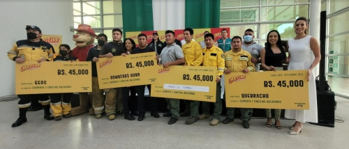MADISA con su marca Choco-Like entrega aporte a cuatro brigadas de bomberos del país