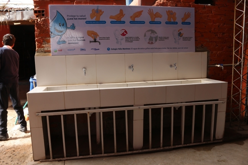 Las Fundaciones Coca-Cola de Bolivia y Aguatuya entregaron dos sistemas de agua potable