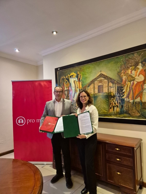 ProMujer firma convenio de cooperación con la Gobernación de Santa Cruz ProMujer firma convenio de cooperación con la Gobernación de Santa Cruz